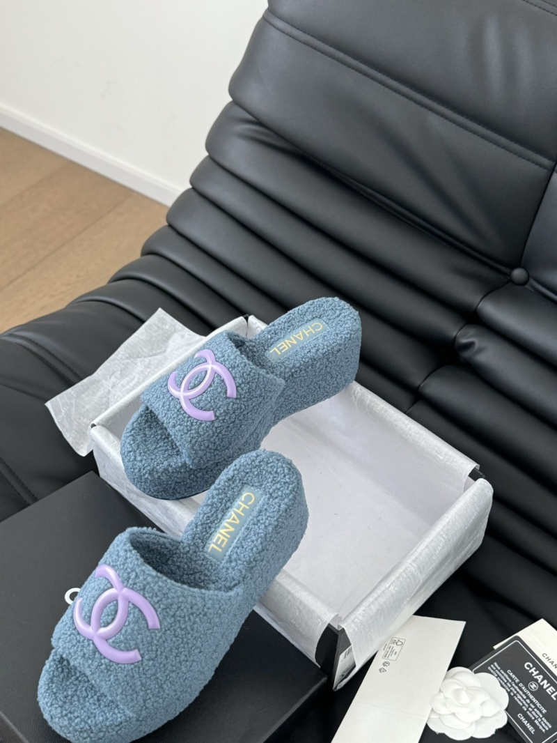Ch**el slippers